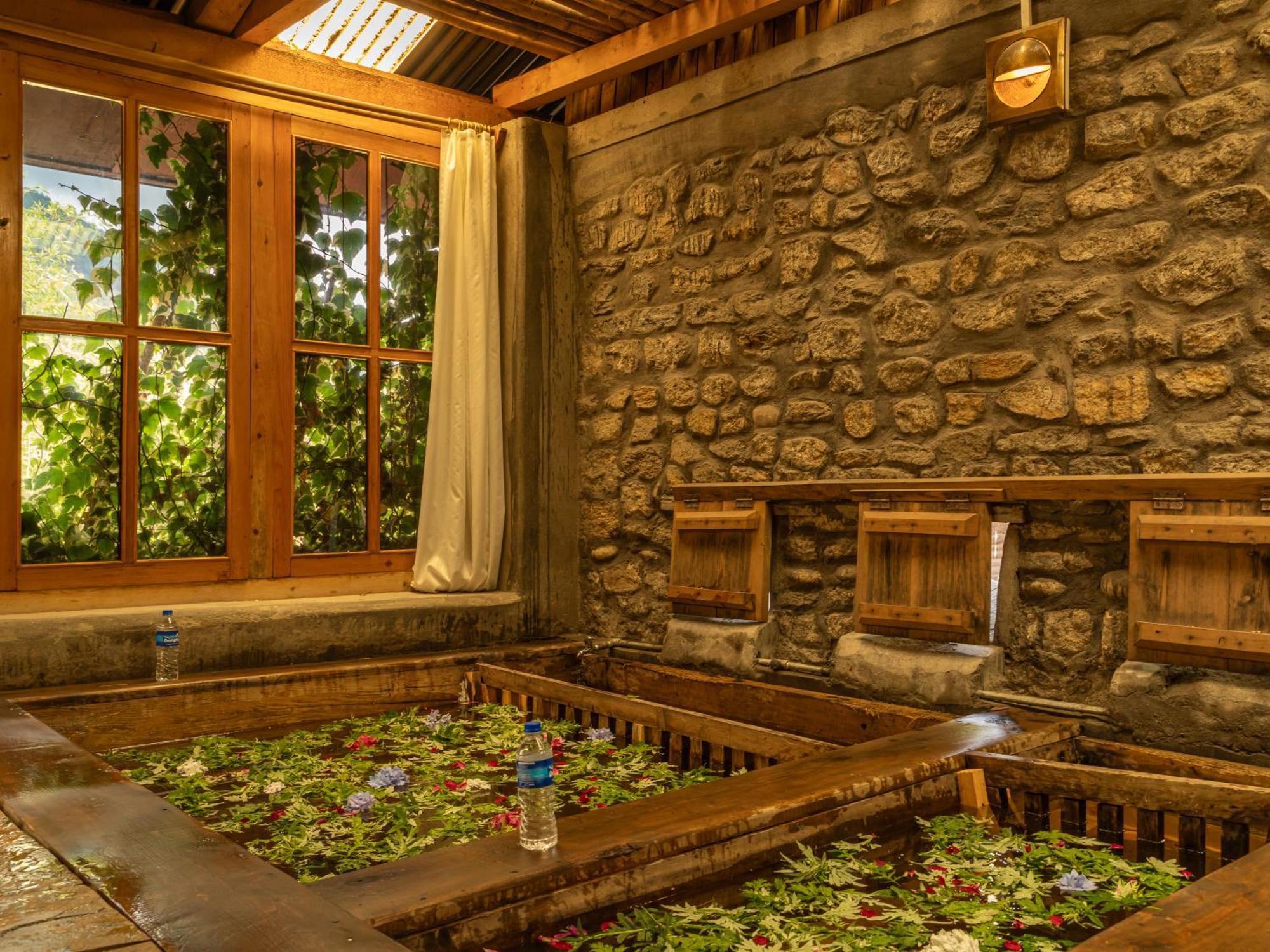 Tiger'S Nest Resort - Best Resort In Paro Exterior photo